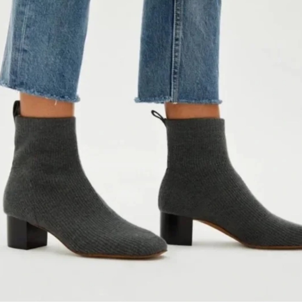 Everlane Dark Grey Ribbed The Wool Glove Knit size 7